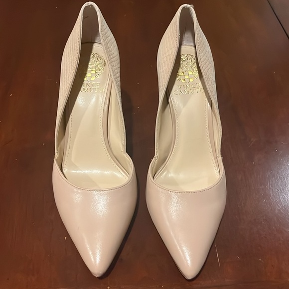 Vince Camuto size 6.5 heels, like new - Picture 2 of 3